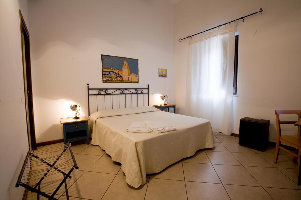 Aziyz Camere Castellammare del Golfo Bilik gambar