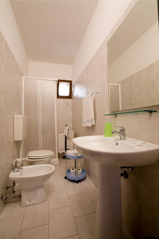 Aziyz Camere Castellammare del Golfo Bilik gambar